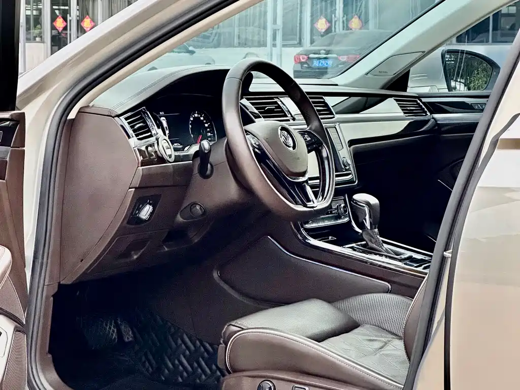 Volkswagen Phideon 2018 — фото 4