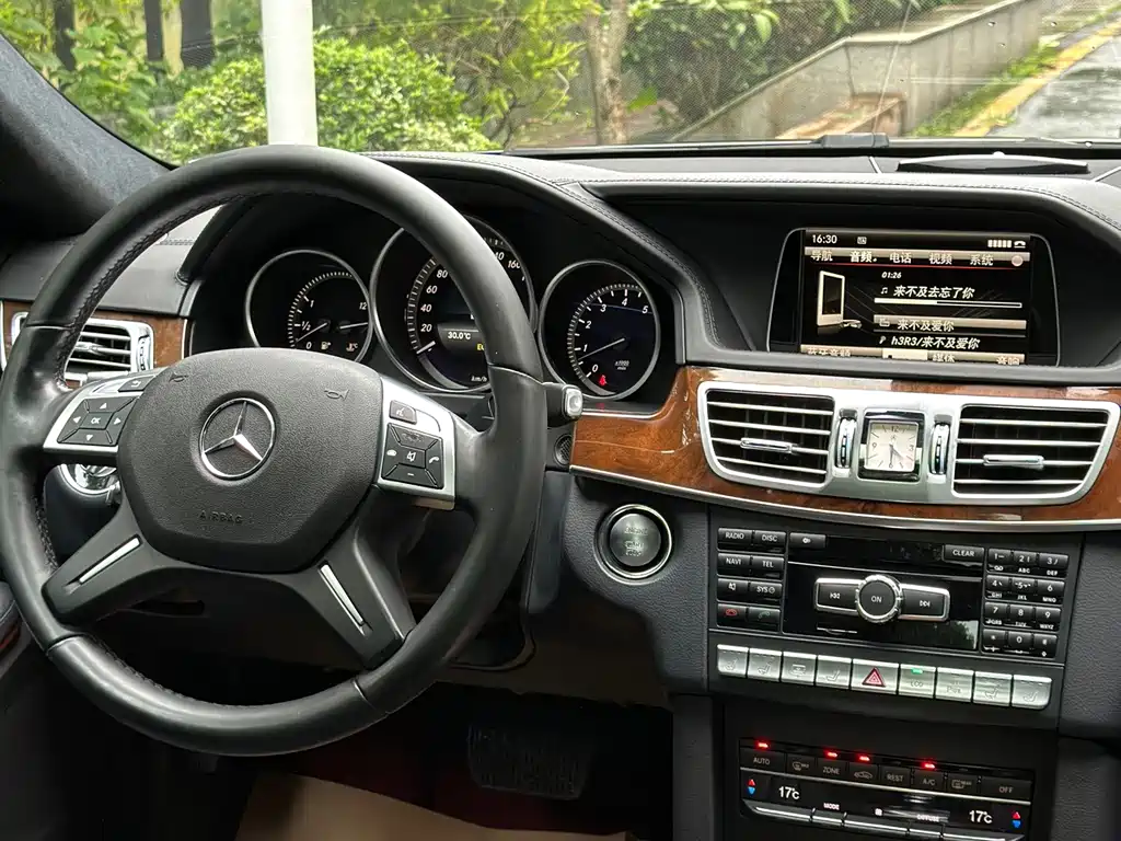 Mercedes-Benz E-Class 2015 — фото 8
