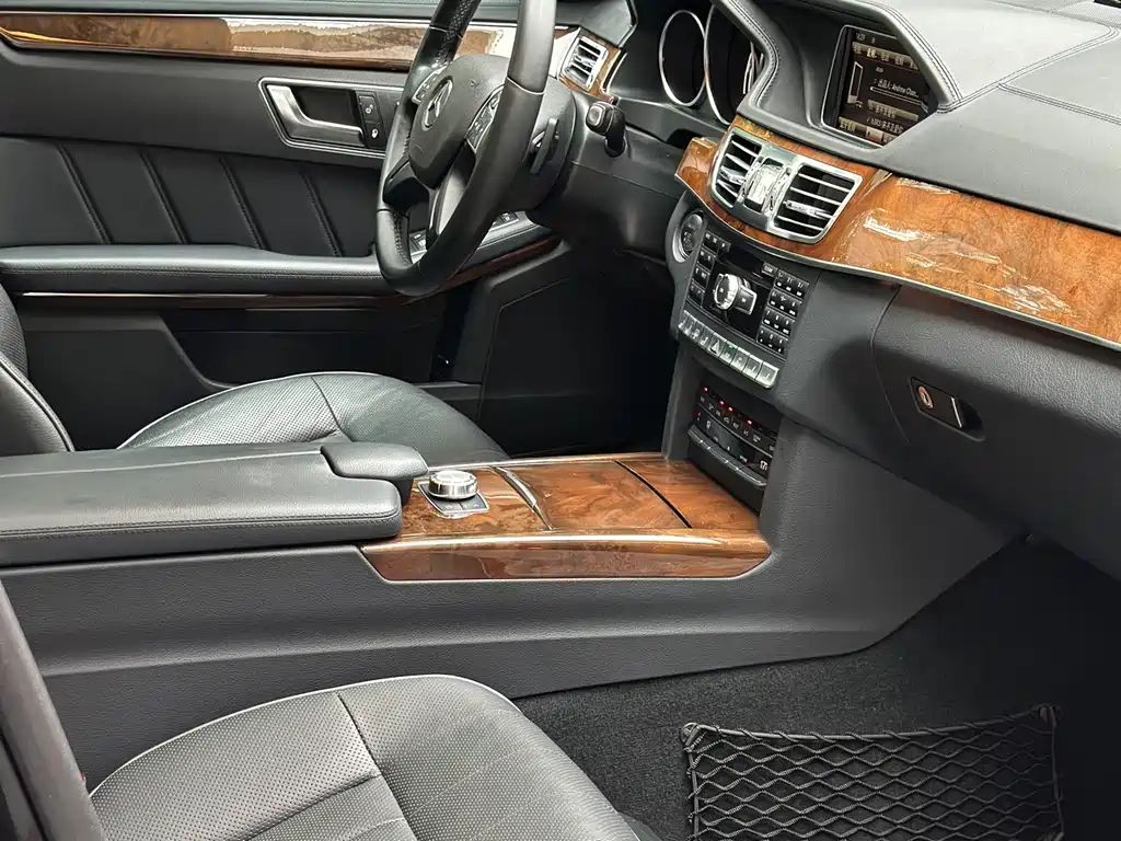 Mercedes-Benz E-Class 2015 — фото 11