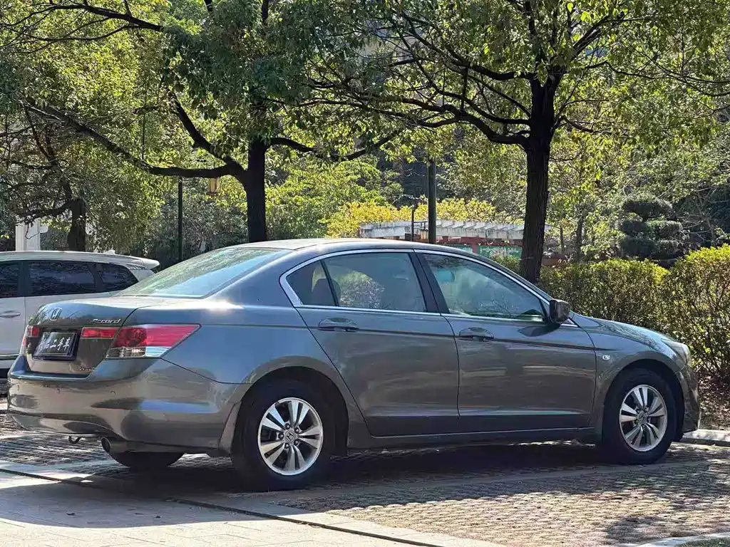 Honda Accord 2010 — фото 13