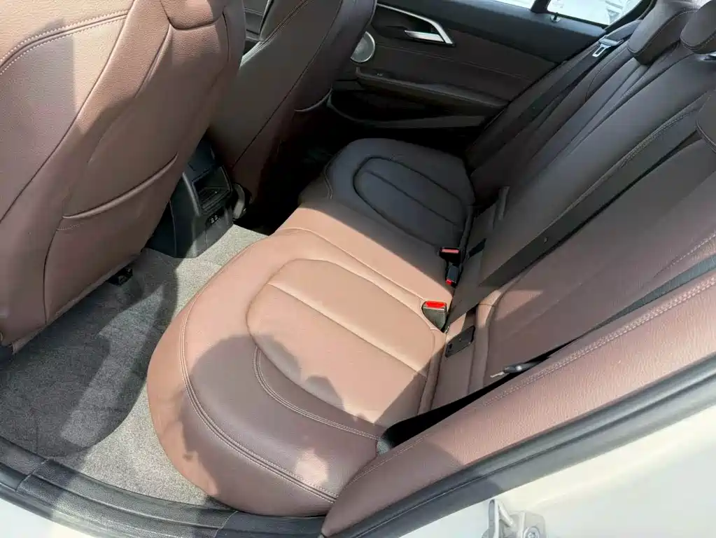 BMW 1 Series 2021 — фото 14