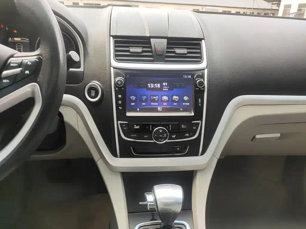 Geely Emgrand 2015 — фото 13