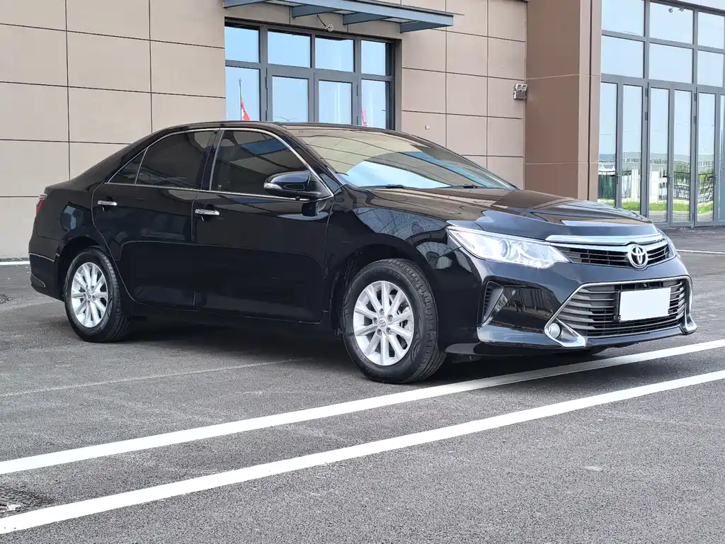 Toyota Camry 2015 — фото 2
