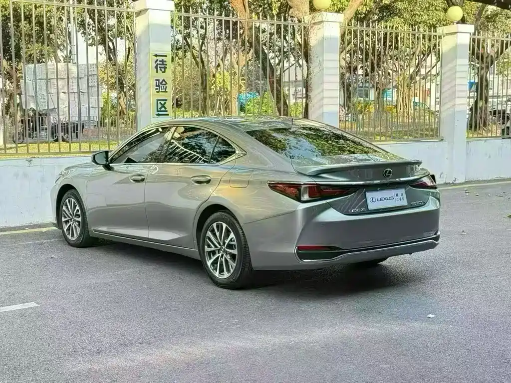 Lexus ES 2023 — фото 4