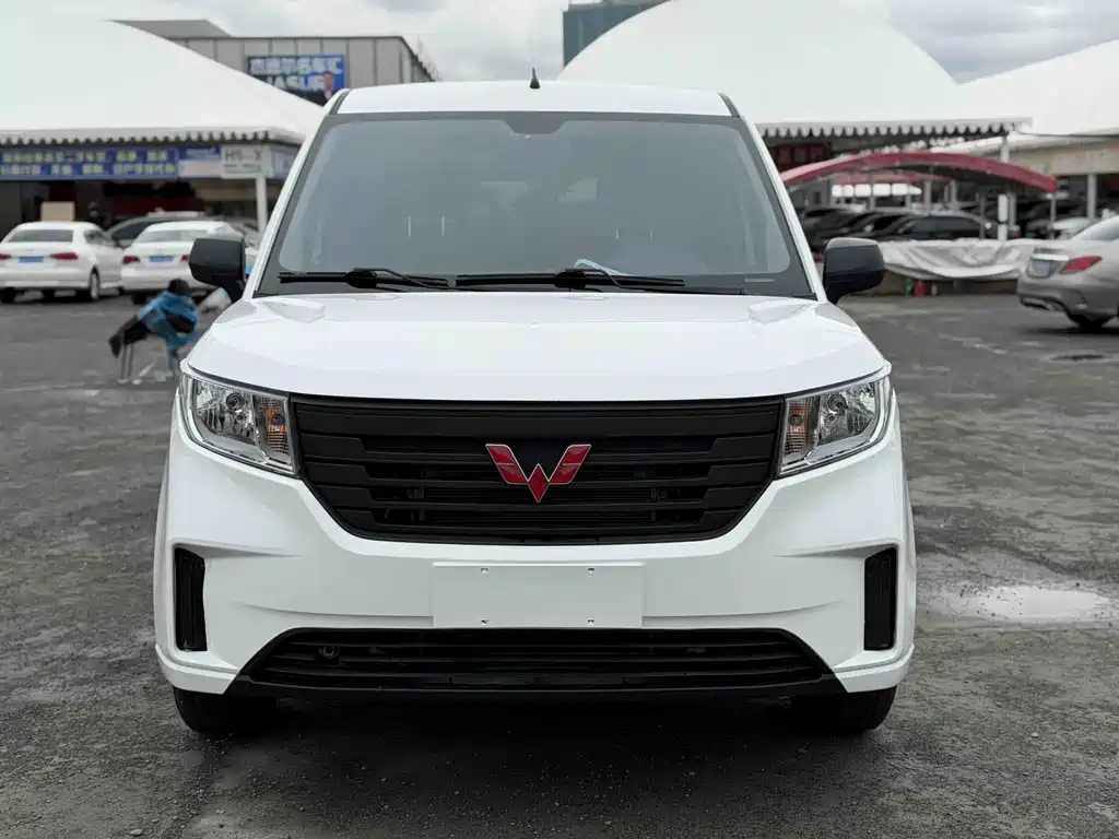 Wuling Hongguang PLUS 2023 — фото 2