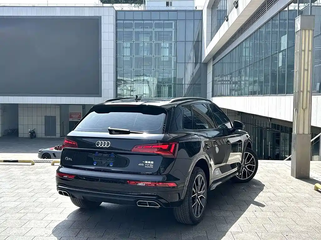 Audi Q5L 2025 — фото 7