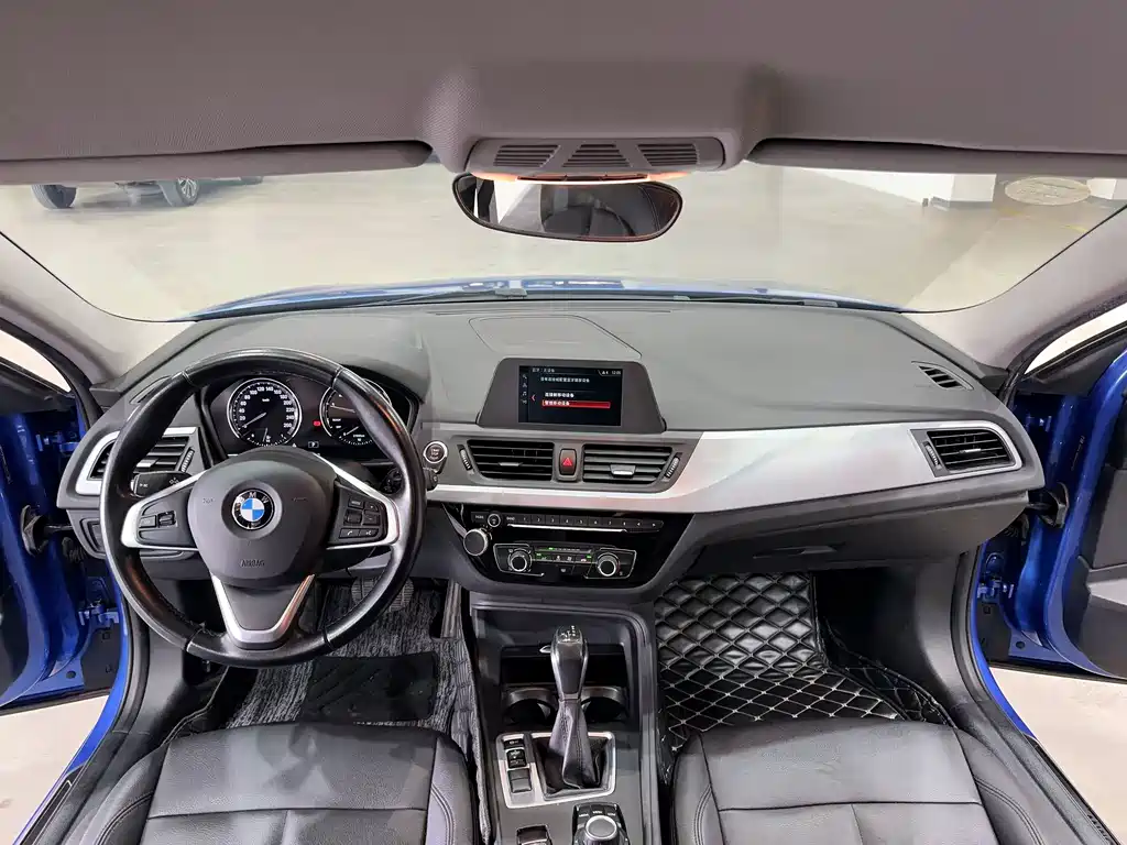 BMW 1 Series 2019 — фото 16