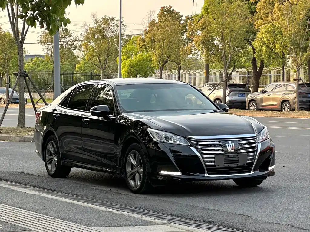 Toyota Crown 2016 — фото 3