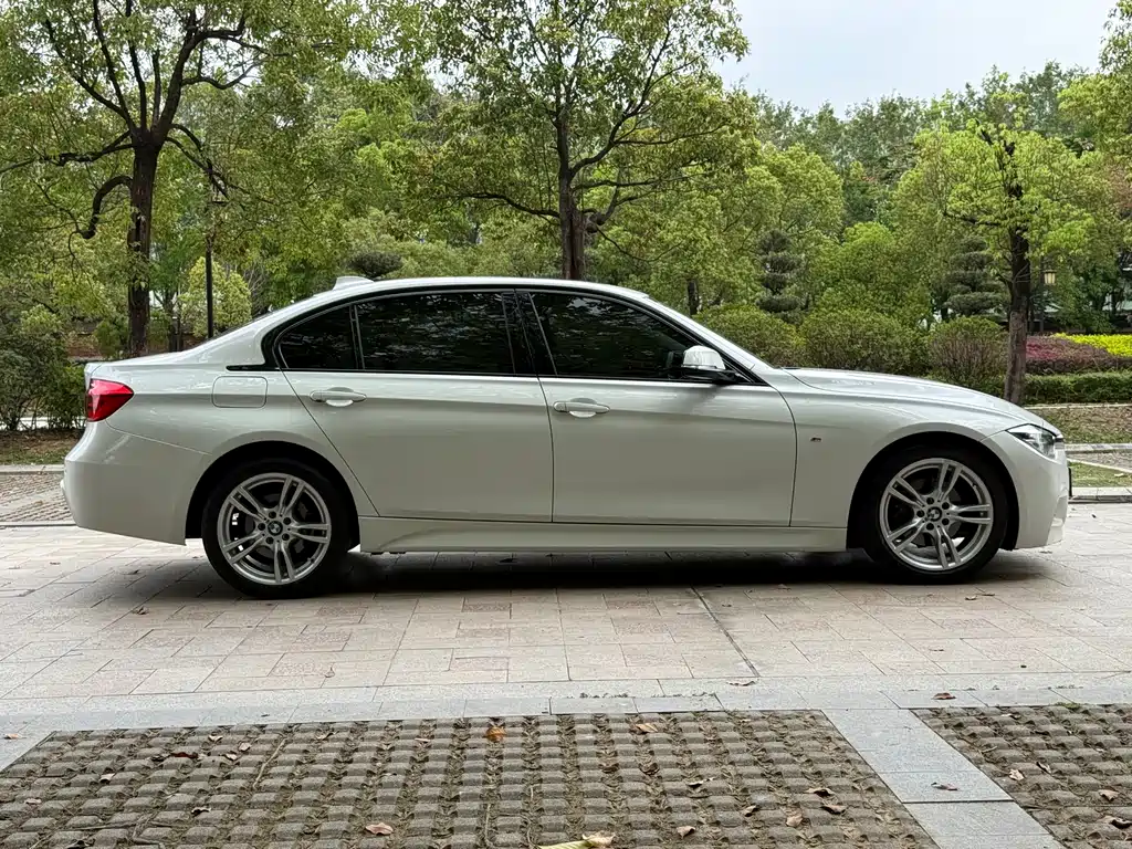 BMW 3 Series 2017 — фото 16