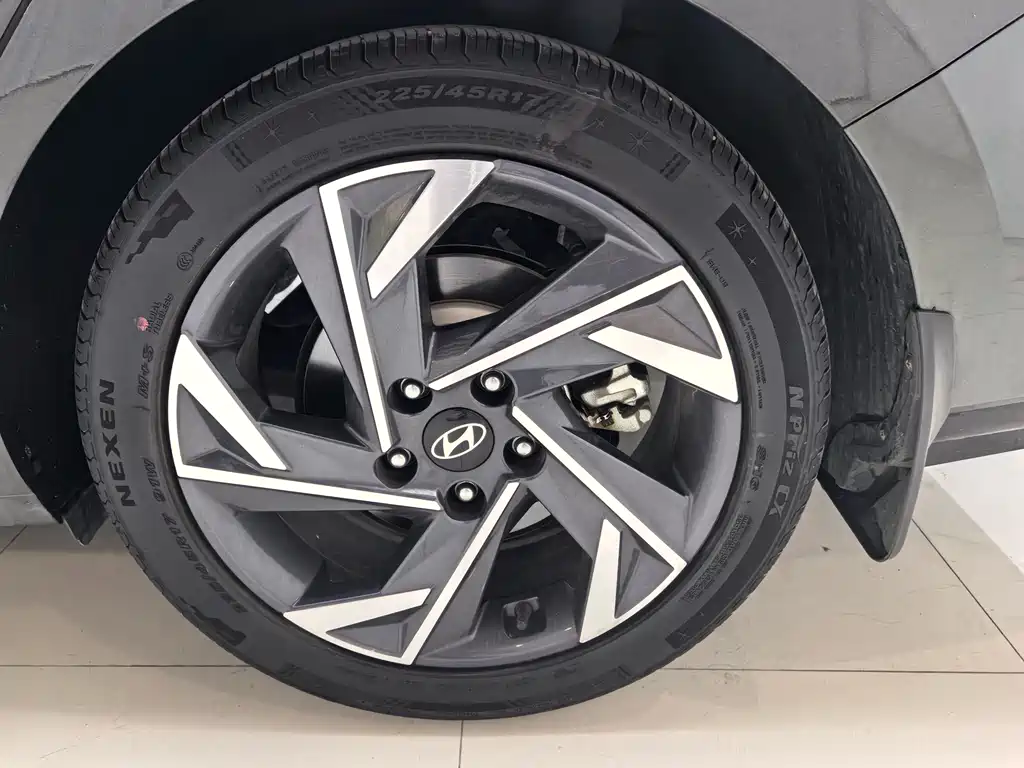 Hyundai Elantra 2023