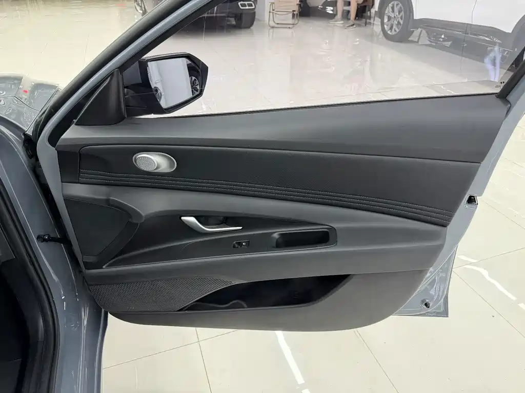 Hyundai Elantra 2023