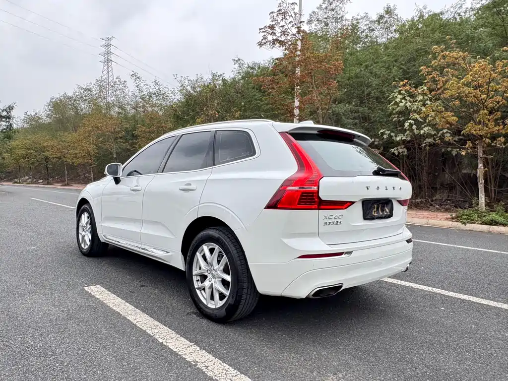 Volvo XC60 2019 — фото 15
