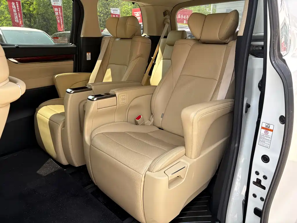 Toyota Alphard 2016 — фото 10