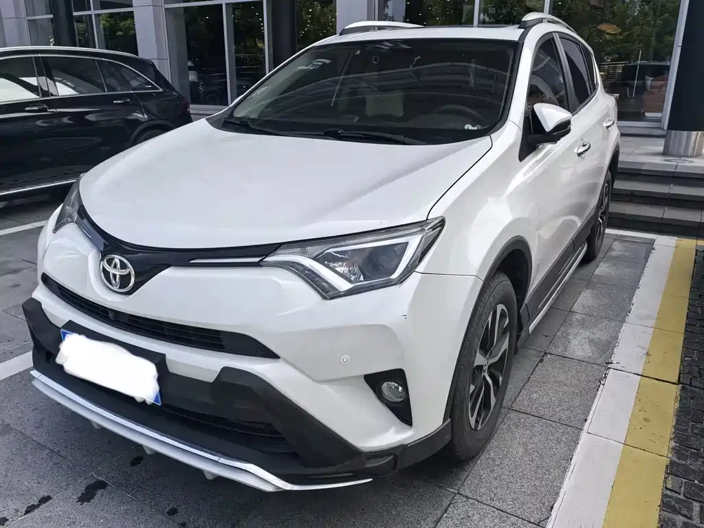 Toyota RAV4 2018 — фото 1