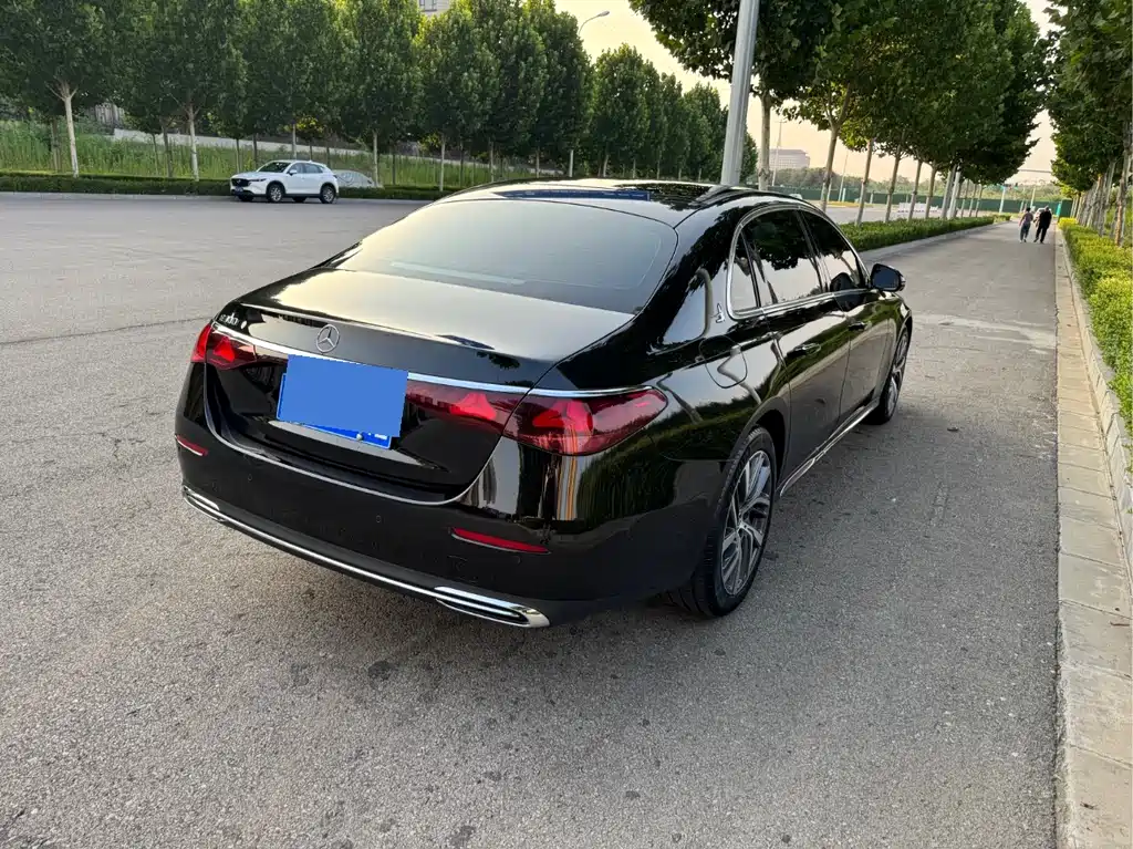 Mercedes-Benz E-Class 2024