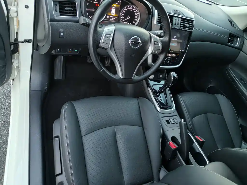 Nissan Tiida 2017 — фото 13