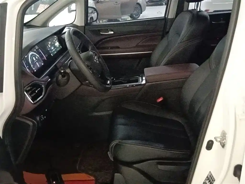 GAC Motor Trumpchi M6 2023 — фото 11