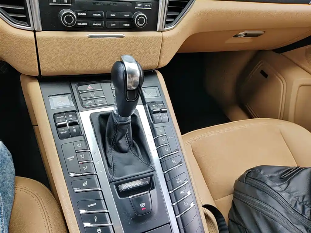 Porsche Macan 2017 — фото 14
