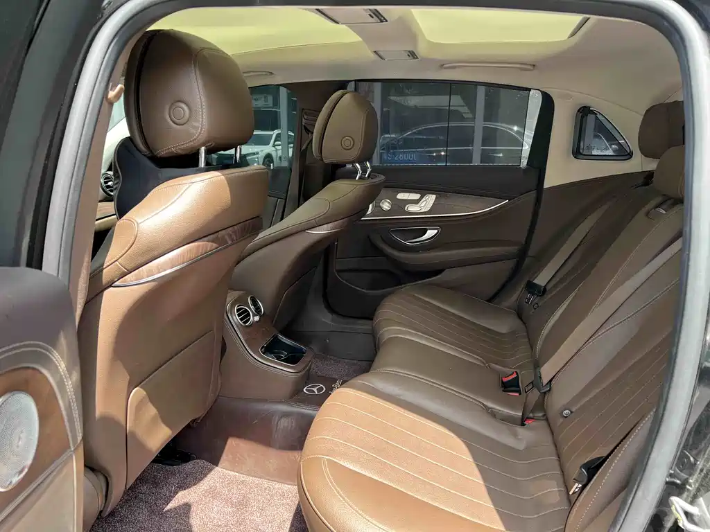 Mercedes-Benz E-Class 2023 — фото 5