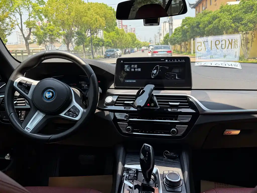 BMW 5 Series New Energy 2022 — фото 7