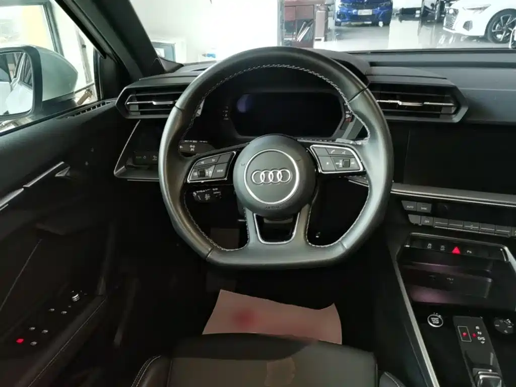 Audi A3 2024 — фото 11