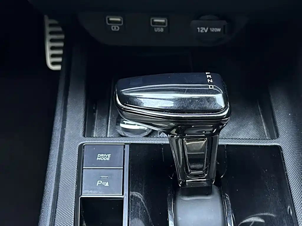 Hyundai Elantra 2023 — фото 15