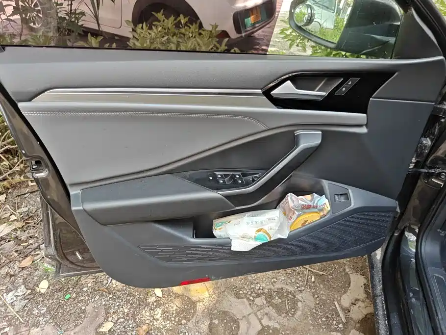 Volkswagen Sagitar 2021