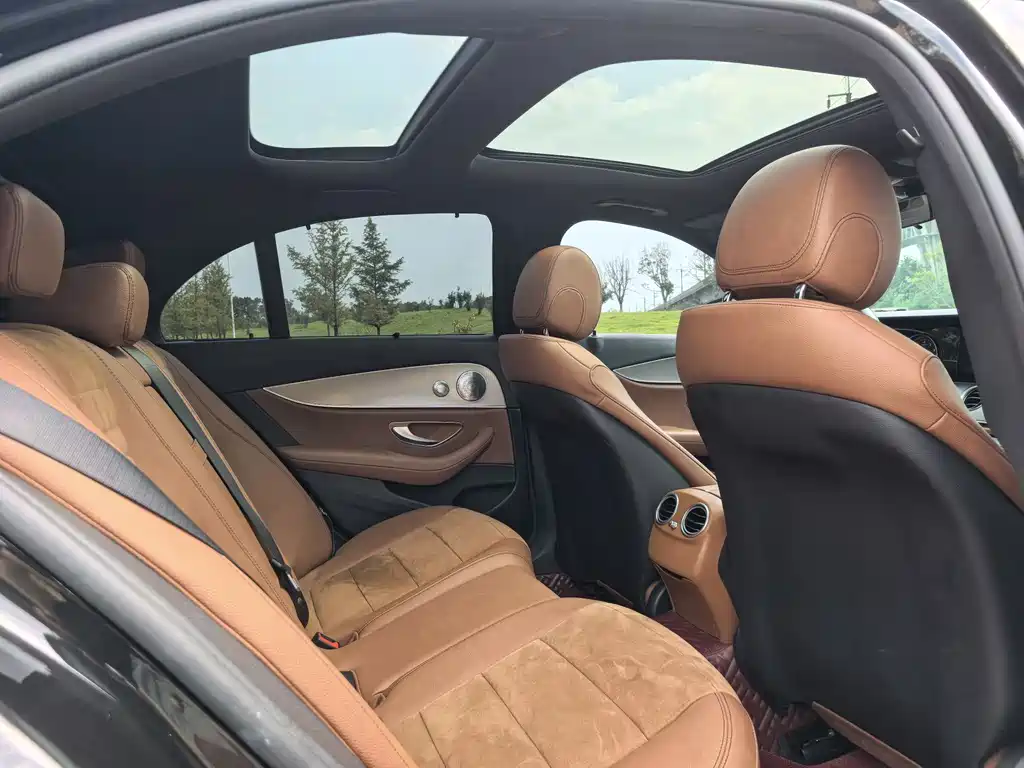 Mercedes-Benz E-Class 2017 — фото 17