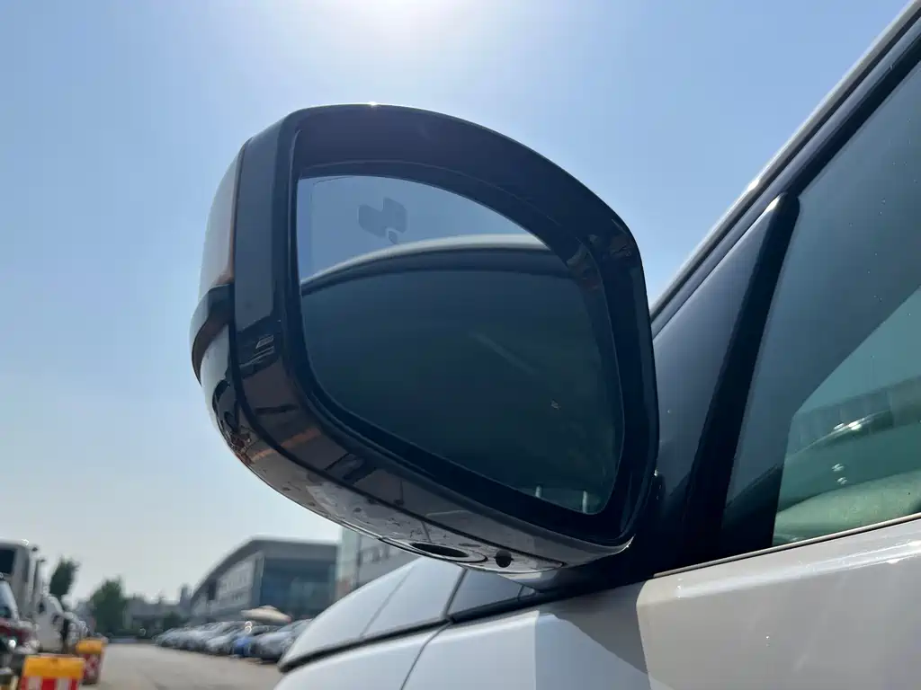 Land Rover Discovery Sport 2018 — фото 16