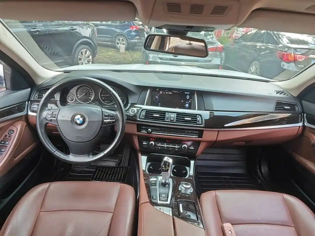 BMW 5 Series 2016 — фото 10