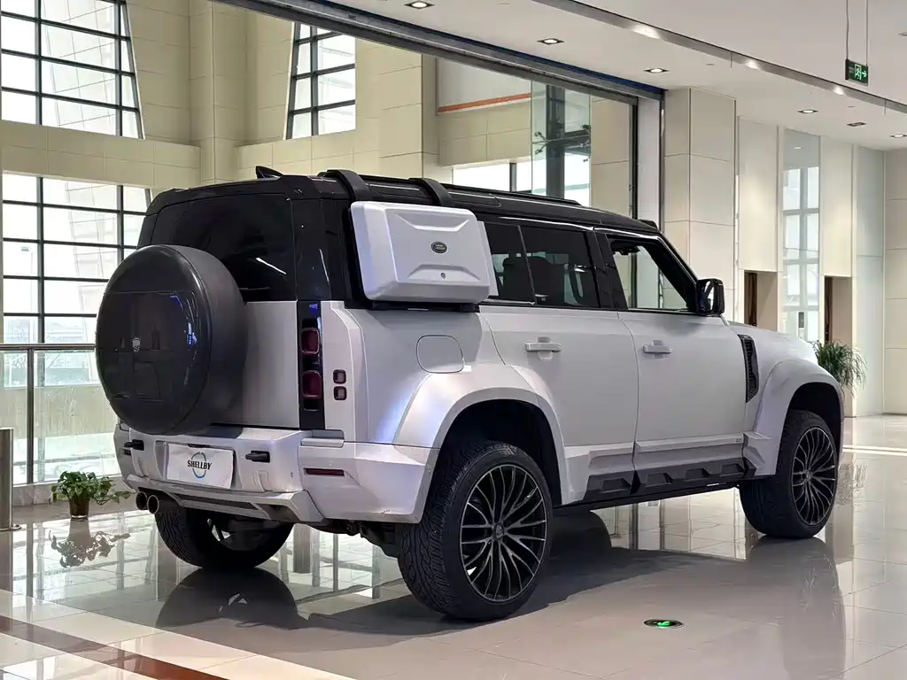Land Rover Defender 2021 — фото 18