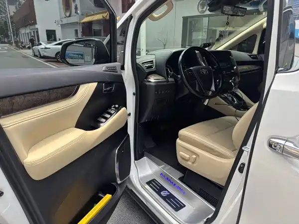Toyota Alphard 2021