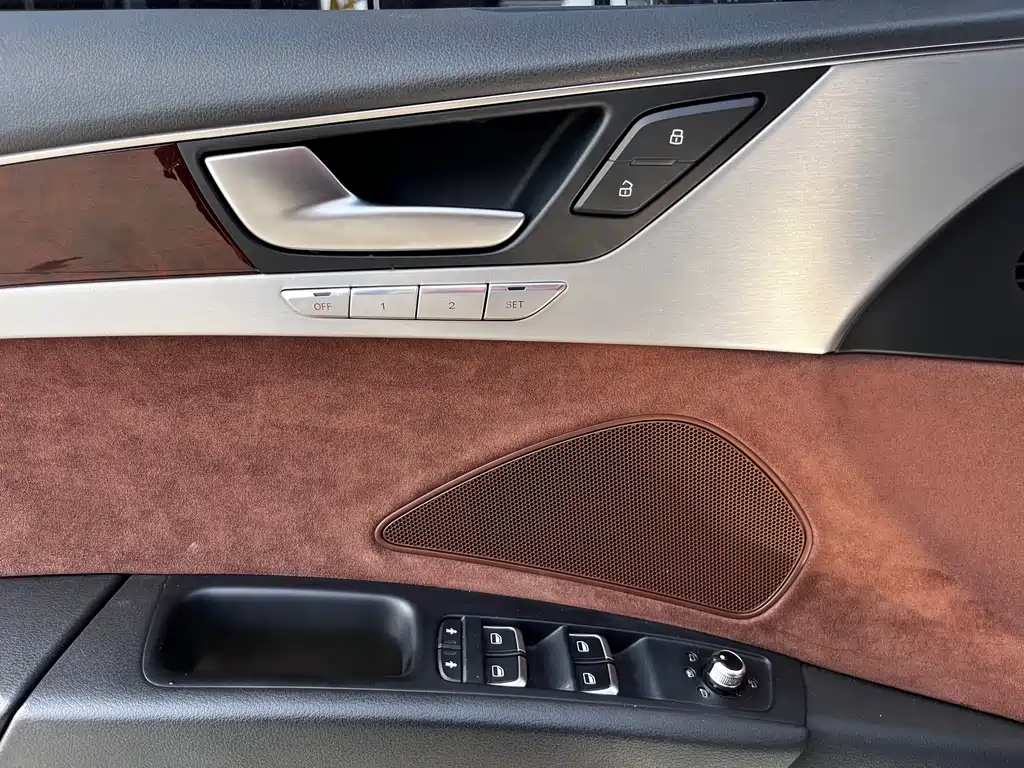 Audi A8 2013 — фото 14