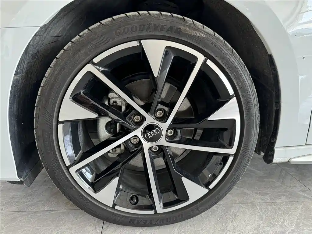 Audi A3 2023 — фото 17