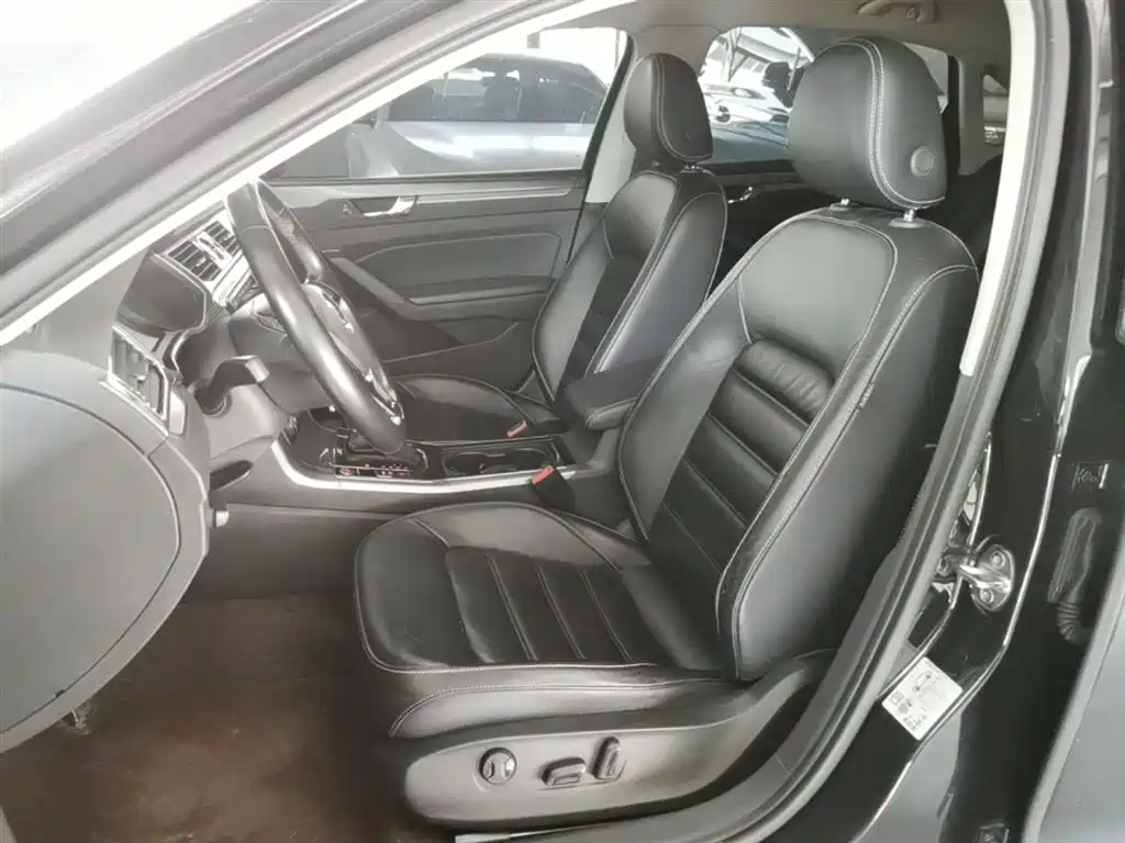 Volkswagen Passat 2018 — фото 15