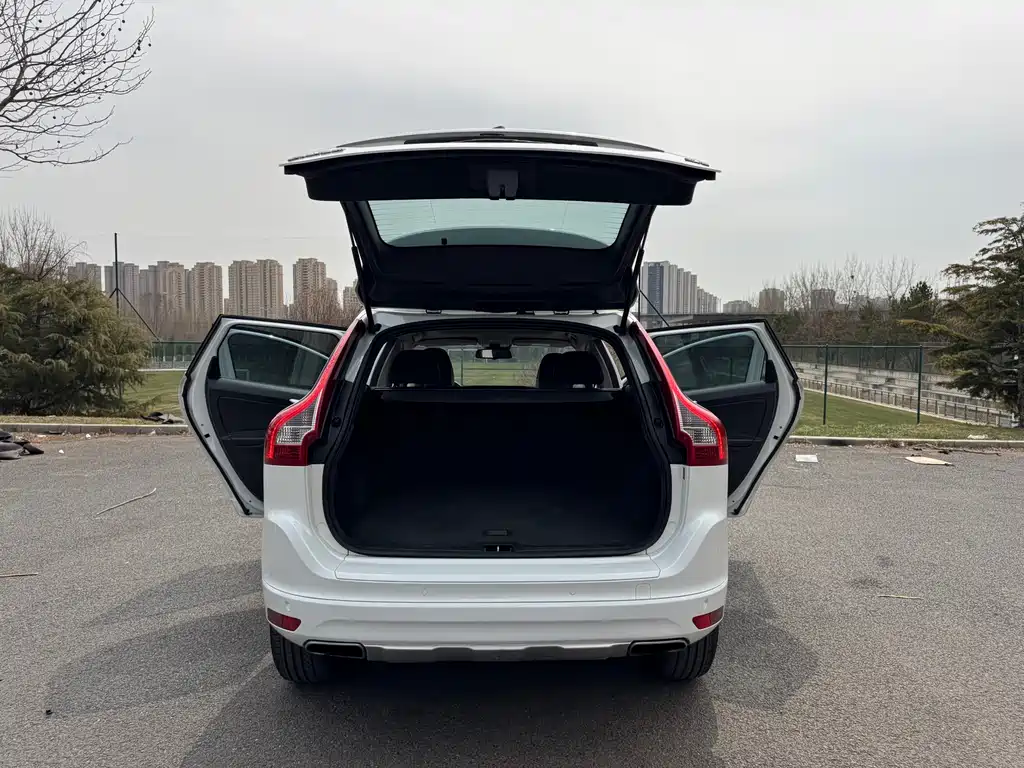 Volvo XC60 2017 — фото 19
