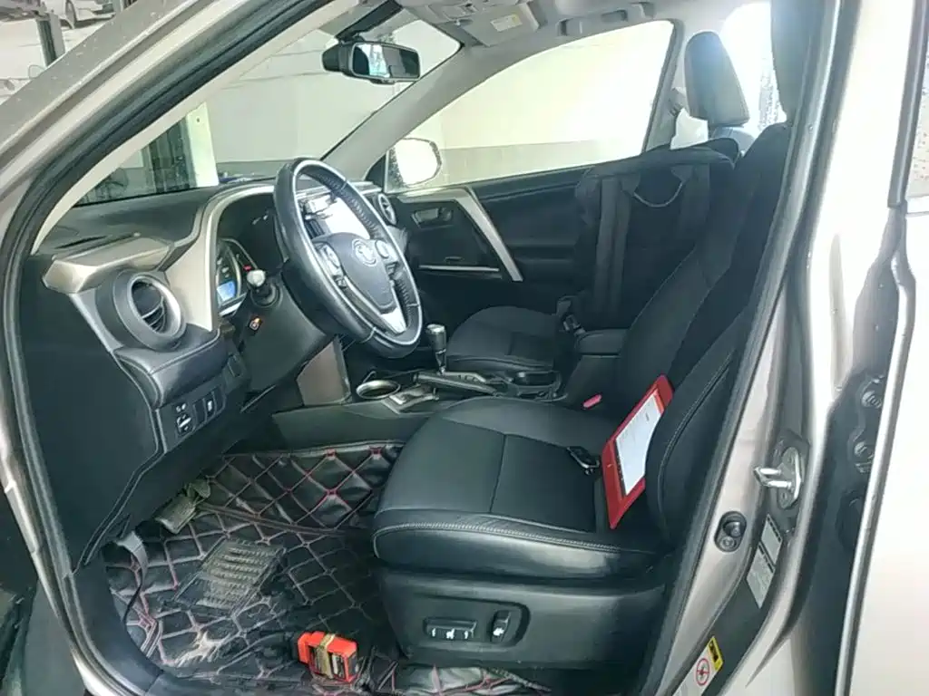 Toyota RAV4 2014 — фото 15