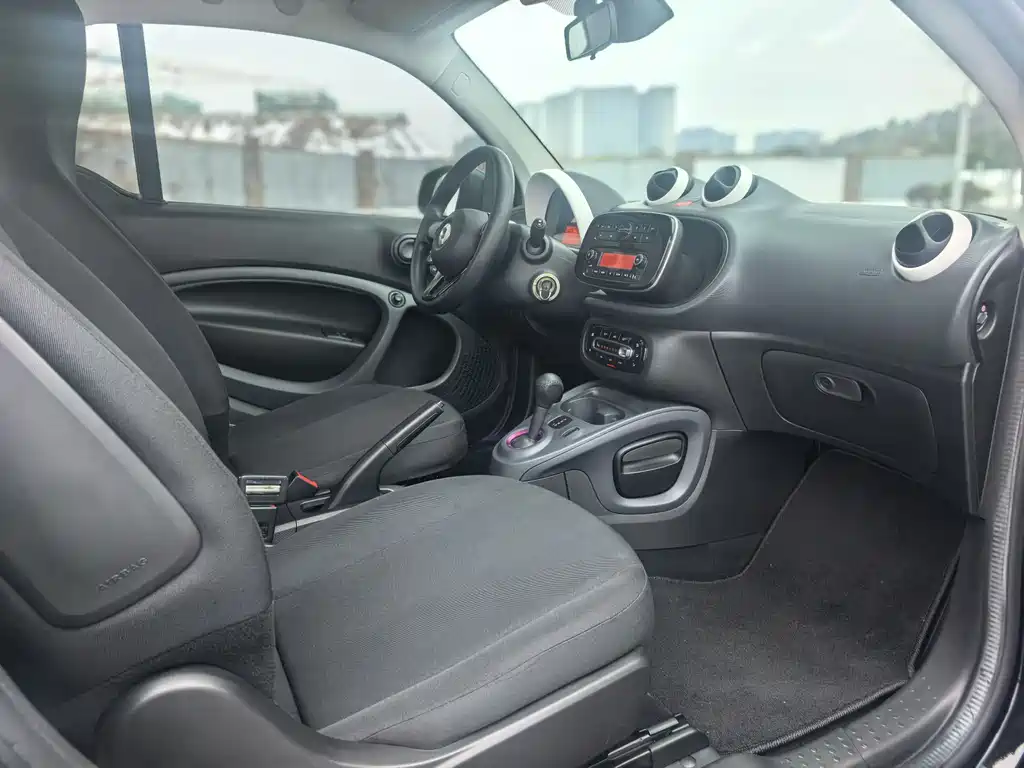 smart Fortwo 2018 — фото 10