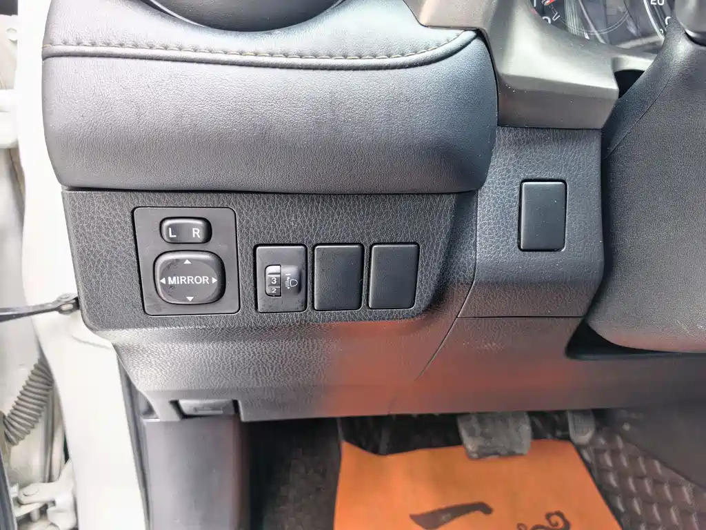 Toyota RAV4 2016 — фото 10