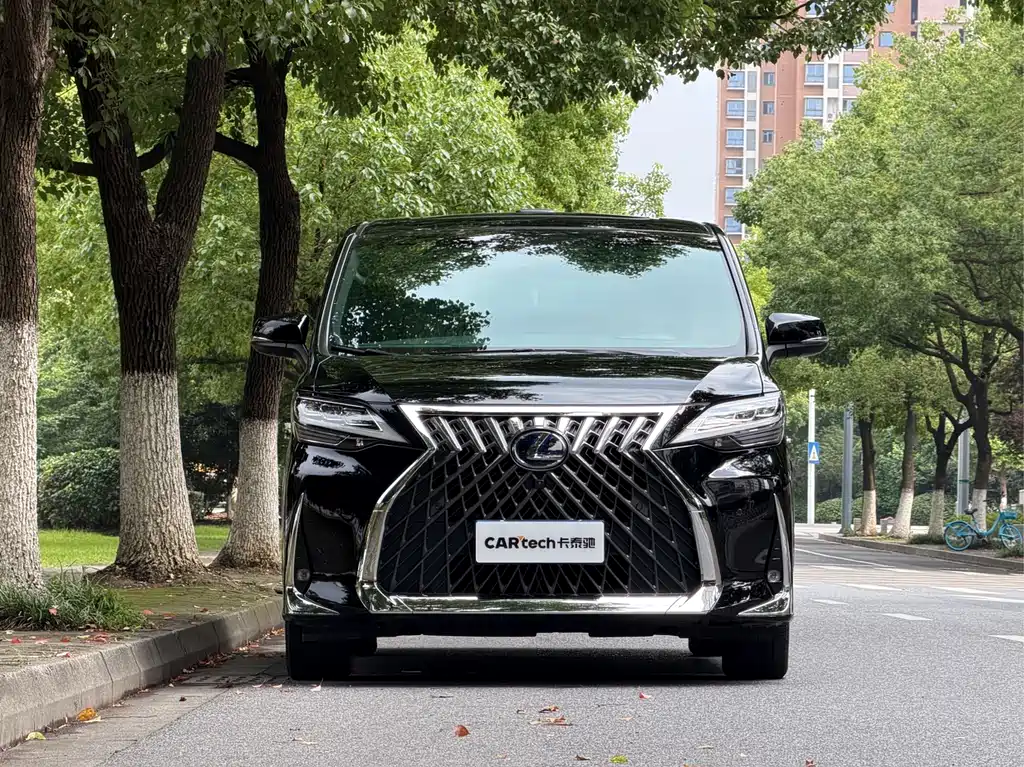 Lexus LM 2022