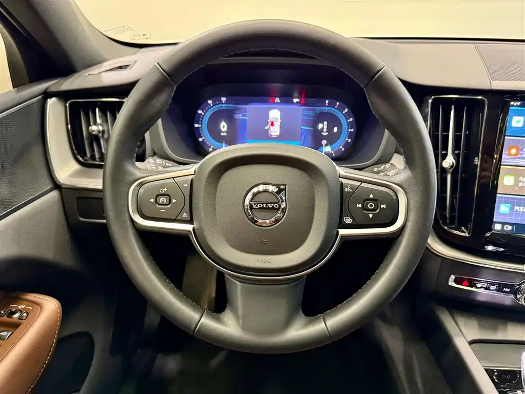 Volvo XC60 2025 — фото 24