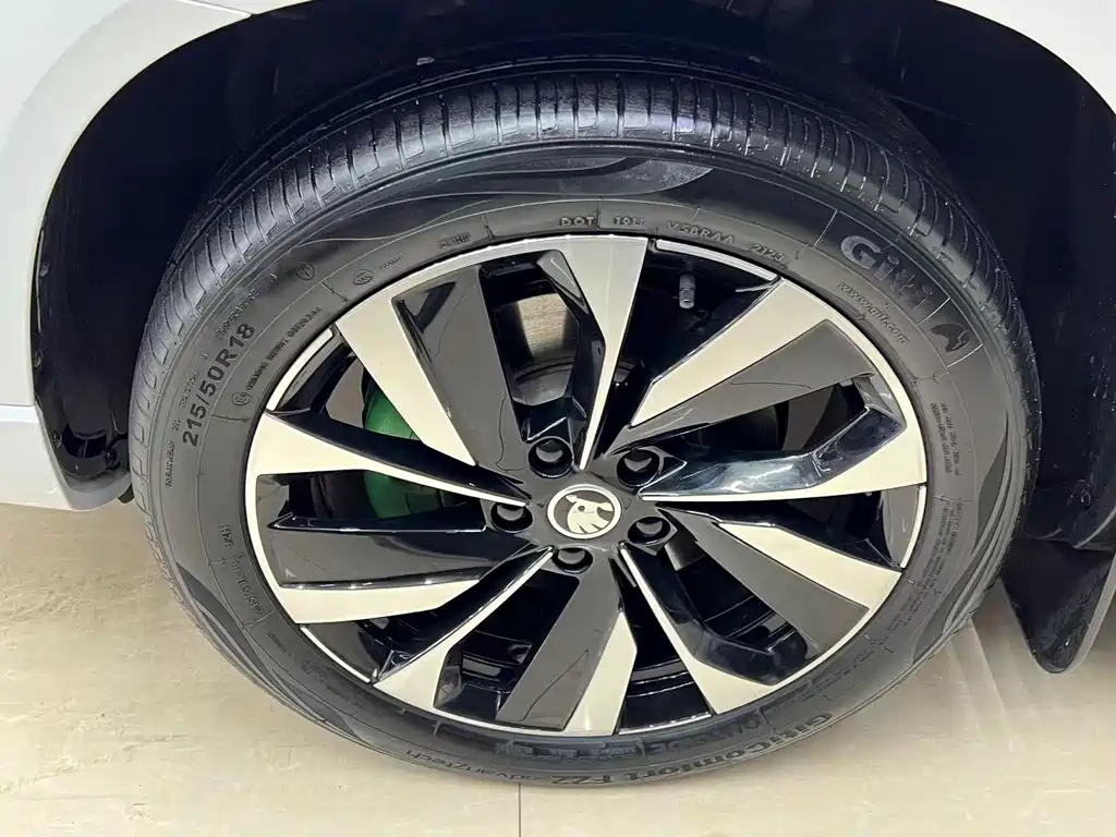 Skoda Karoq 2023 — фото 19
