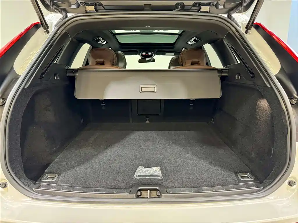 Volvo XC60 2025 — фото 12