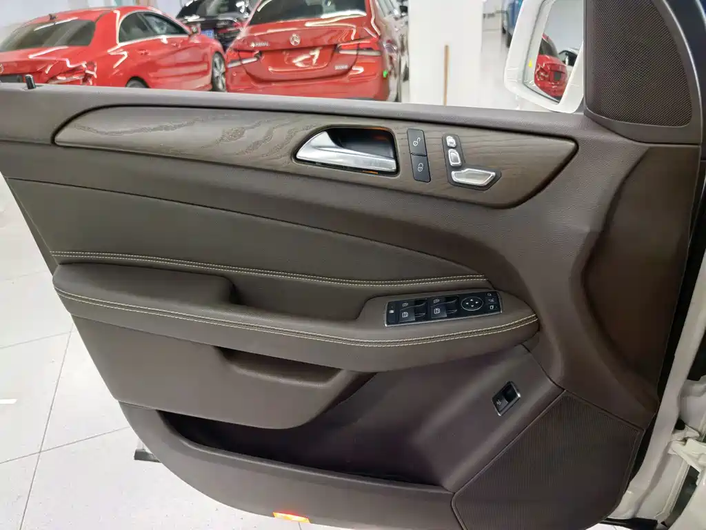 Mercedes-Benz GLE 2018 — фото 14