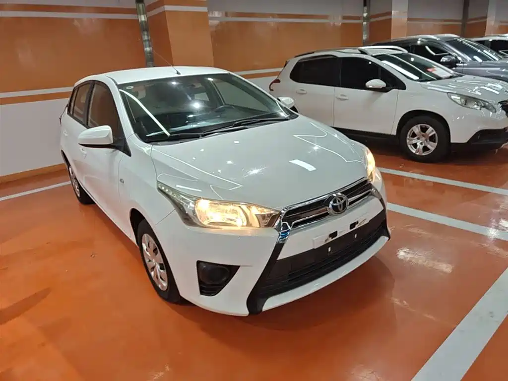 Toyota Yaris L 2015 — фото 4