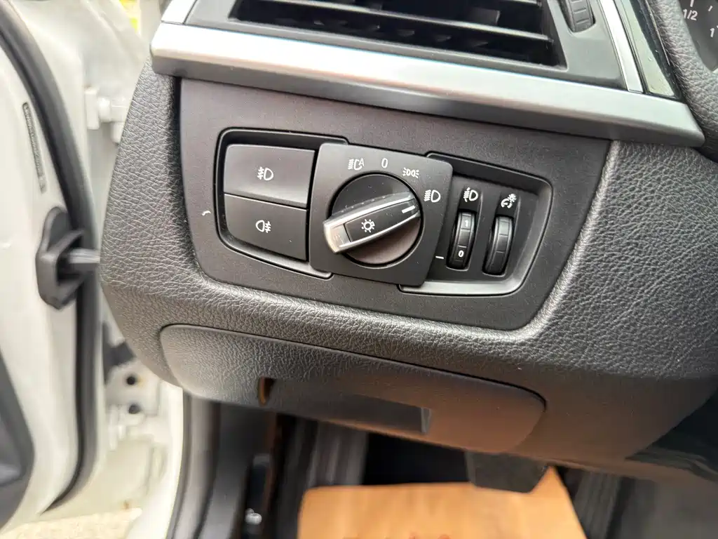 BMW 3 Series 2019 — фото 10