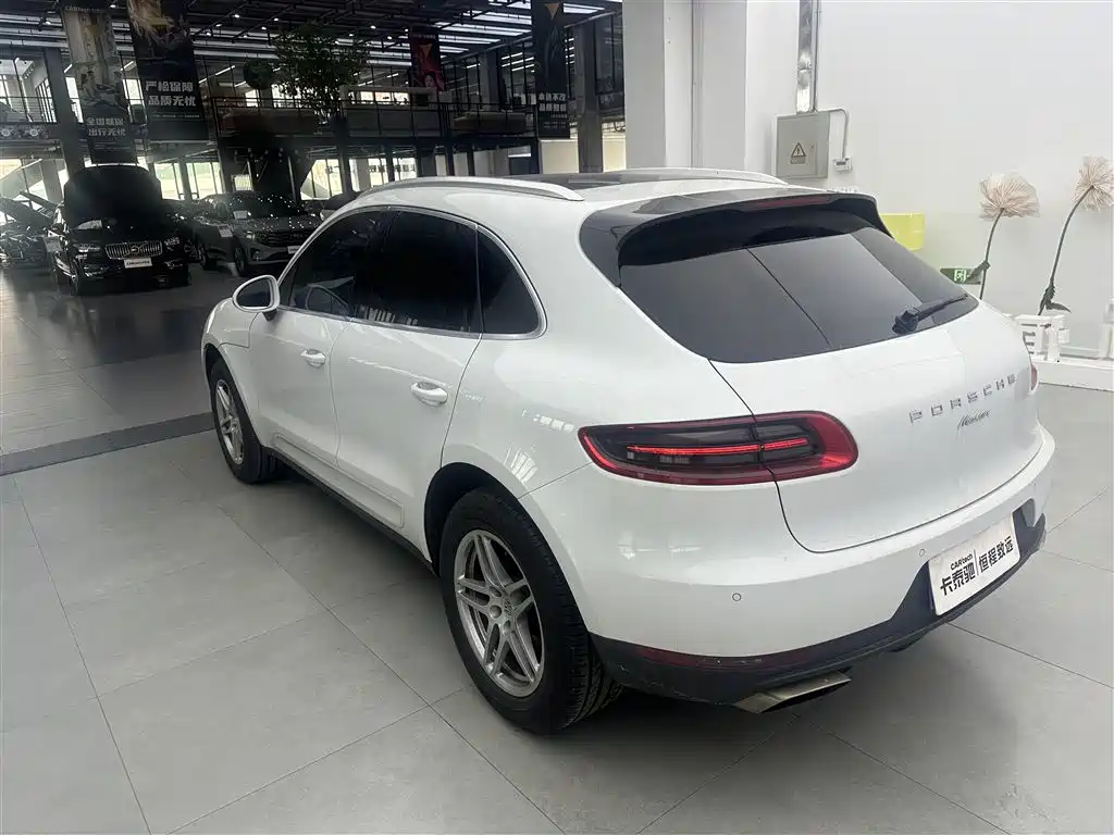 Porsche Macan 2017 — фото 12