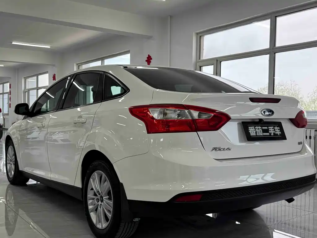 Ford Focus 2015 — фото 9