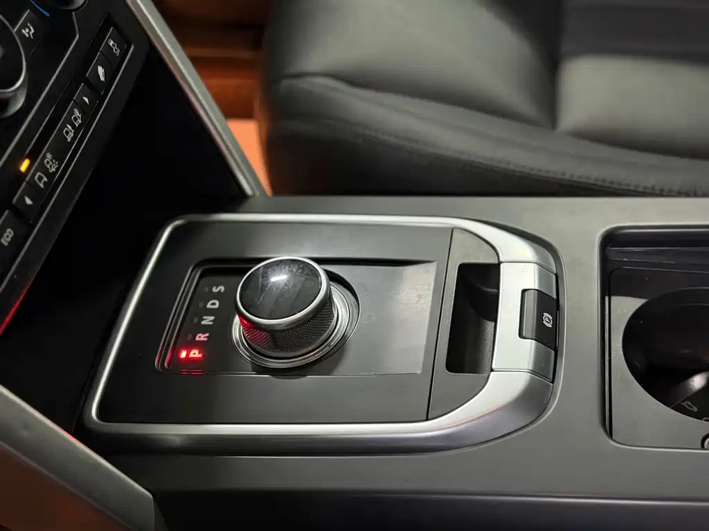 Land Rover Discovery Sport 2017 — фото 6