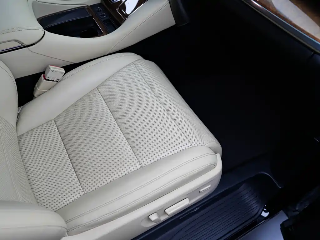 Toyota Alphard 2017 — фото 13
